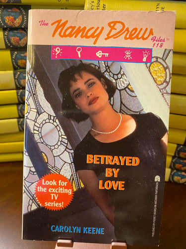 Nancy Drew Files Book #118 Betrayed By Love 1st Prtg Tracy Ryan Cover TV Show